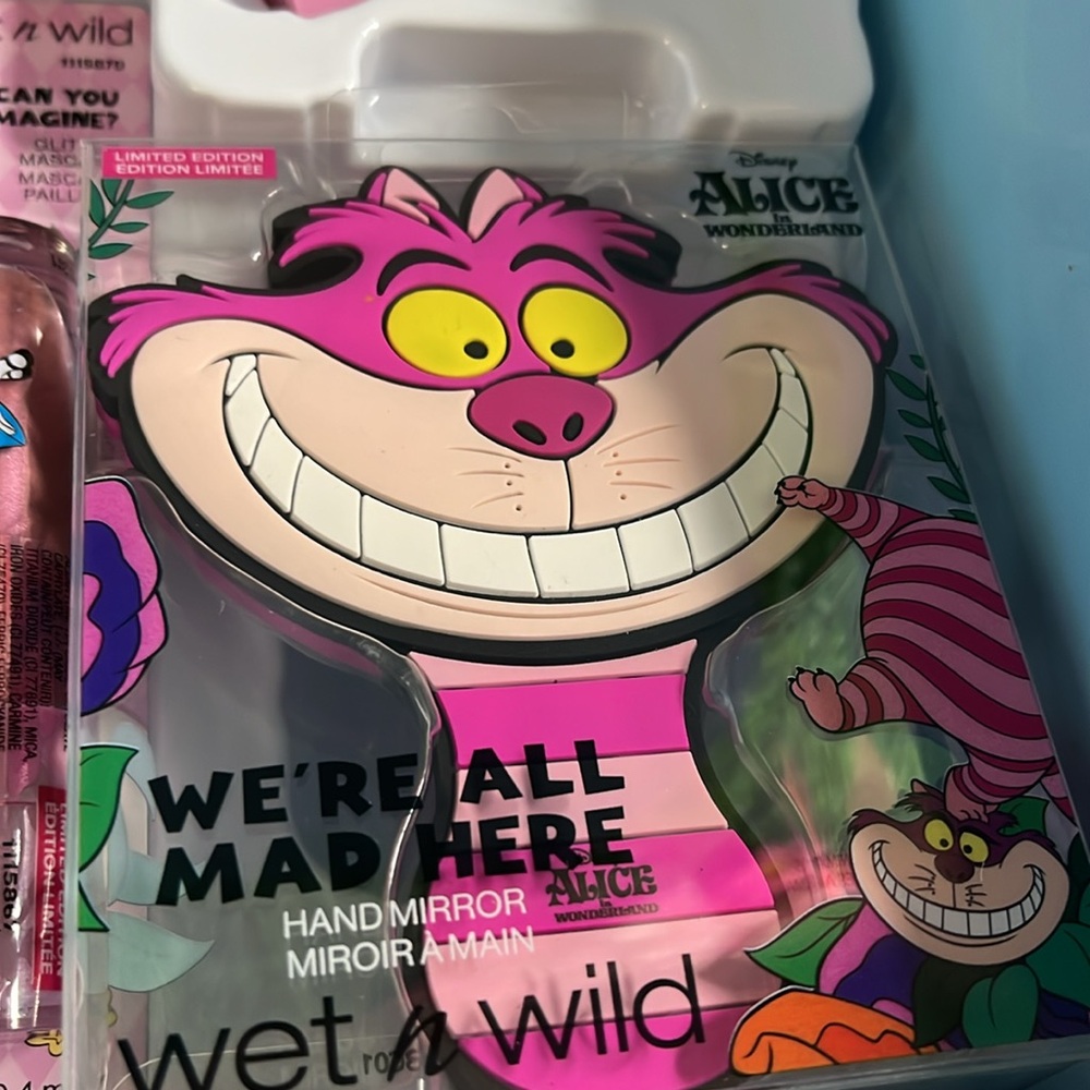 Wet N Wild Alice In Wonderland Limited Edition Pr Box - Makeup Set - Picture 13 of 15